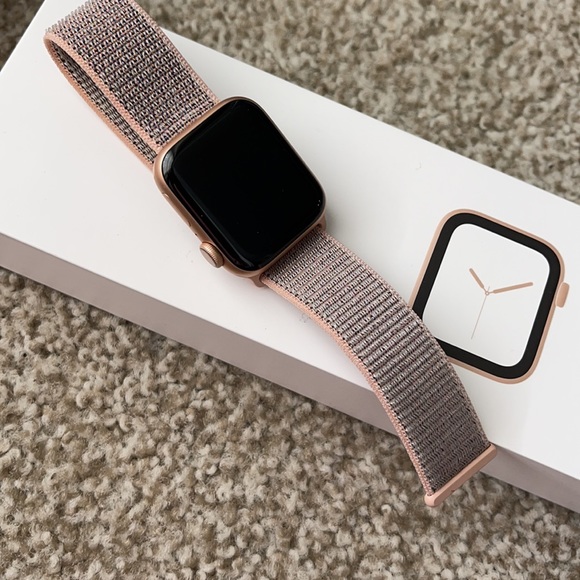 Apple Watch Series 4 main image 11